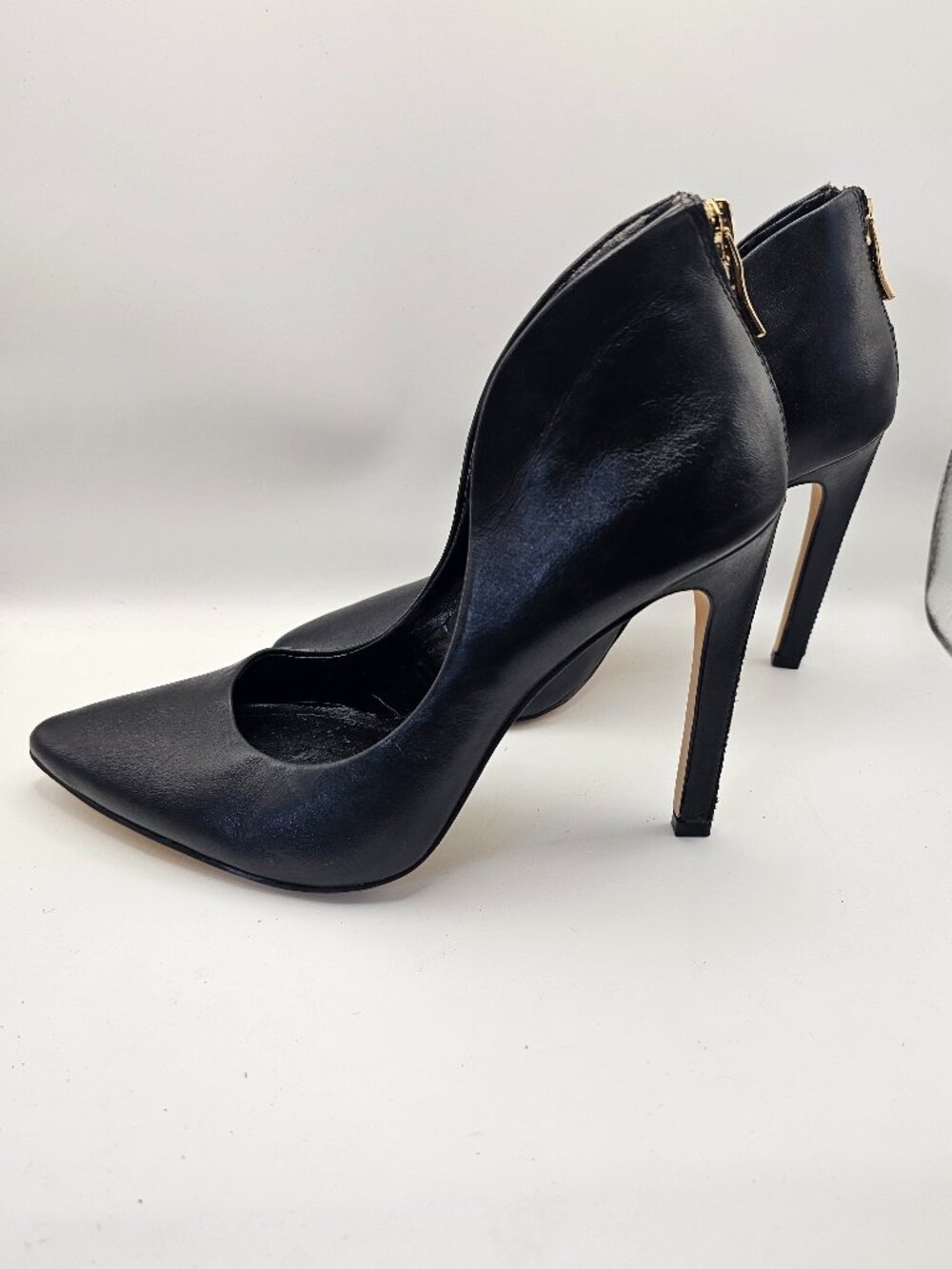 BCBGeneration “Conrad” Black Leather Pointed‑Toe Pumps – Size 7M - Picture 6 of 8